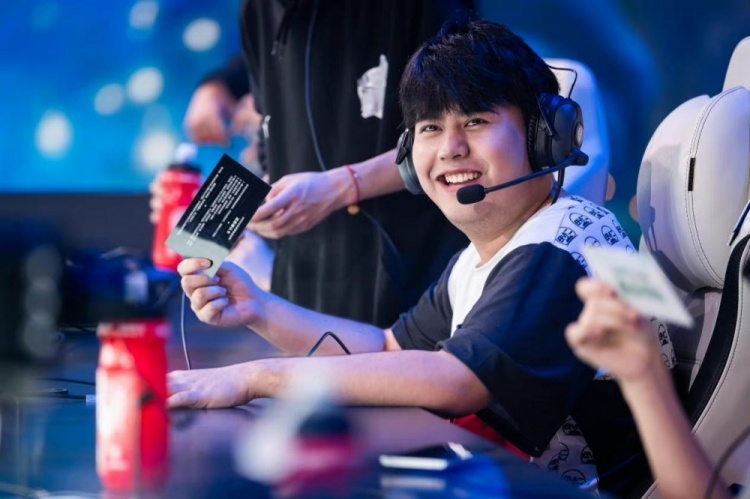 并决定自愿 并决定自愿