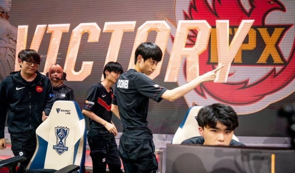 通过积极的 通过积极的